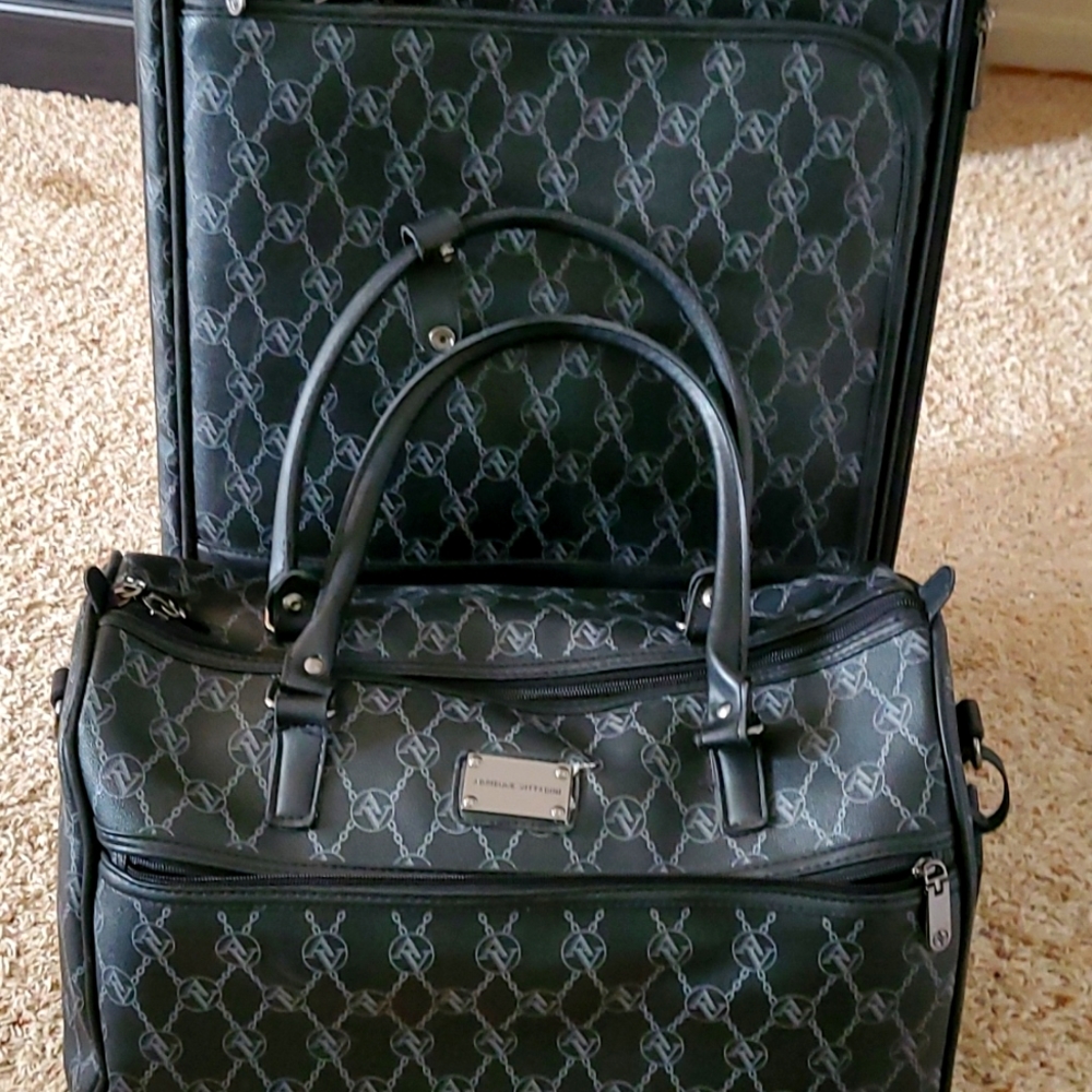 Travel bag with shoulder strap